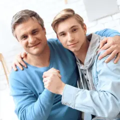 Jak rozmawiać z synem o dziewczynie: 9 kluczowych porad dla rodziców