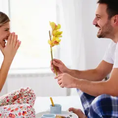 Najpiękniejsze sposoby jak zaskoczyć kobietę: 8 romantycznych pomysłów