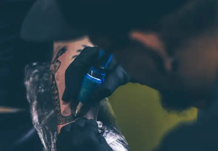 Czy można pić alkohol po tatuażu? - Wszystko, co musisz wiedzieć