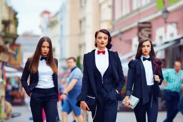 Zdjęcie Męskie ubrania najczęściej pożyczane przez kobiety: 5 kultowych elementów